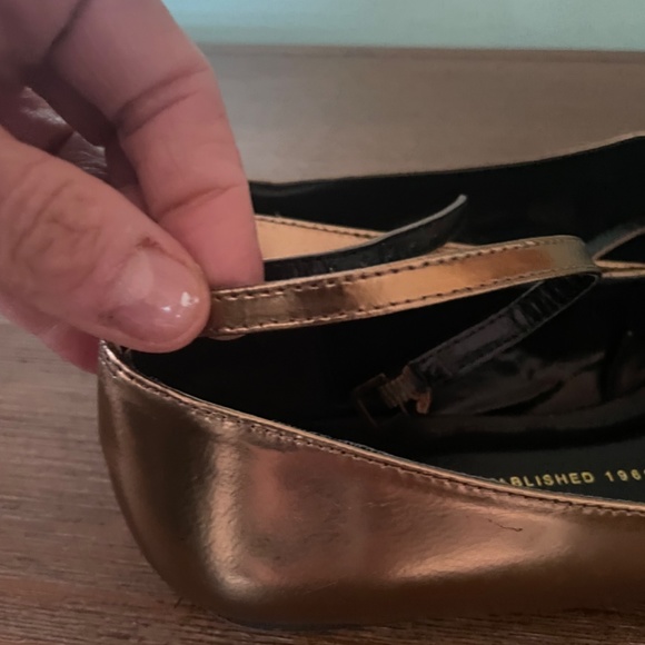 Gold flats - Picture 3 of 4